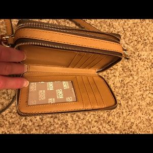 Michael Kors Bags - Michael Kors Jet Set Travel Mf Crossbody Michael Kors Bags - Michael Kors Jet Set Travel Mf Crossbody